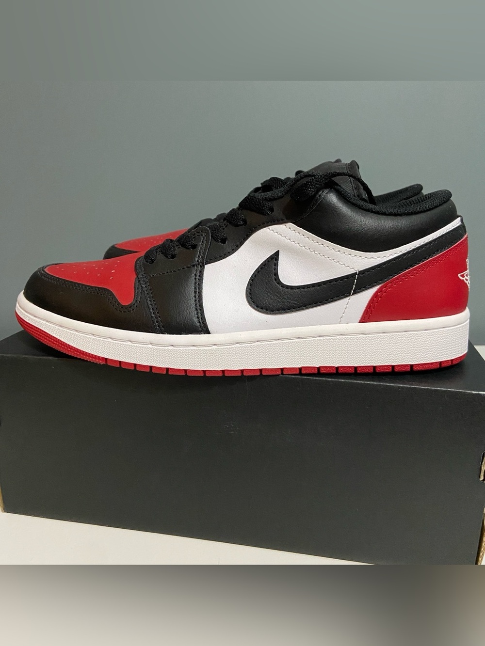 Nike Air Jordan 1 Low Bred Toe - Men's Size 10 - Black Varsity Red